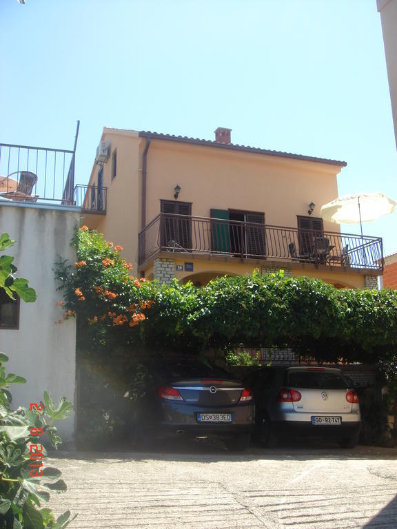Apartments Renata Примоштен Экстерьер фото